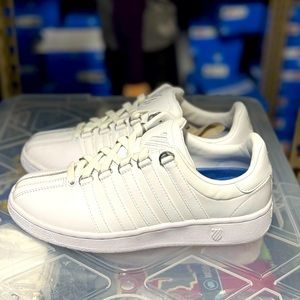 K-Swiss class Men all white sneaker new in box